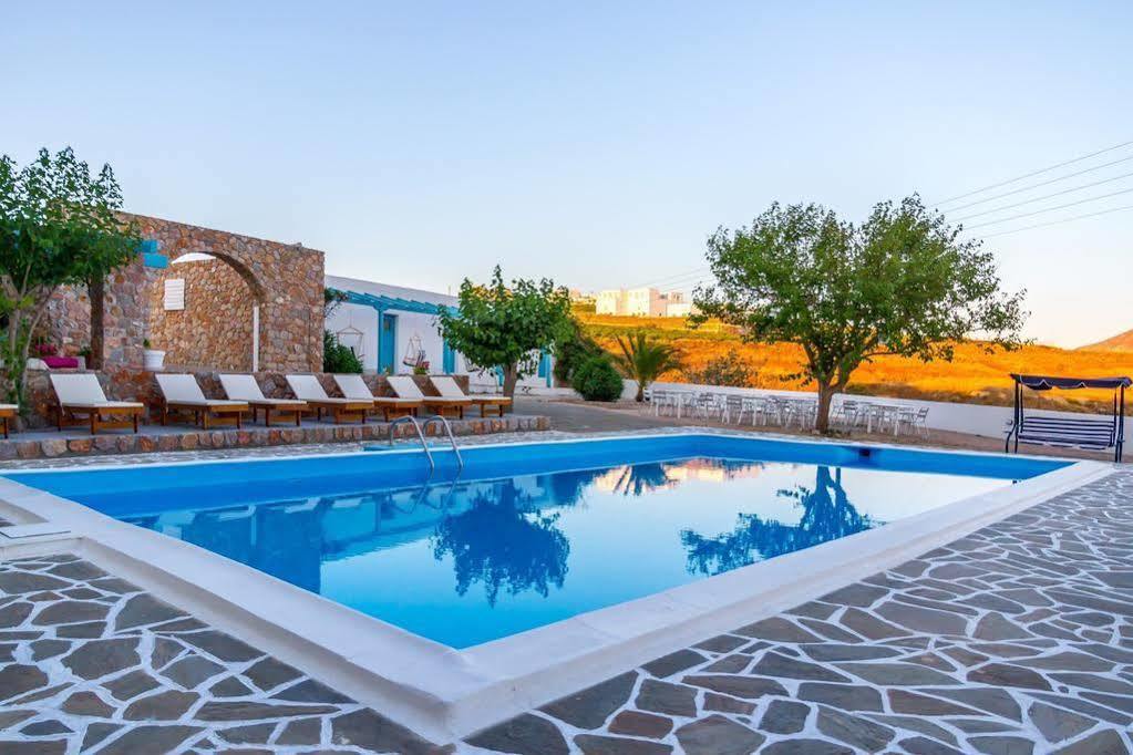 Zorbas Hotel Santorini Pyrgos Kallistis Exterior foto