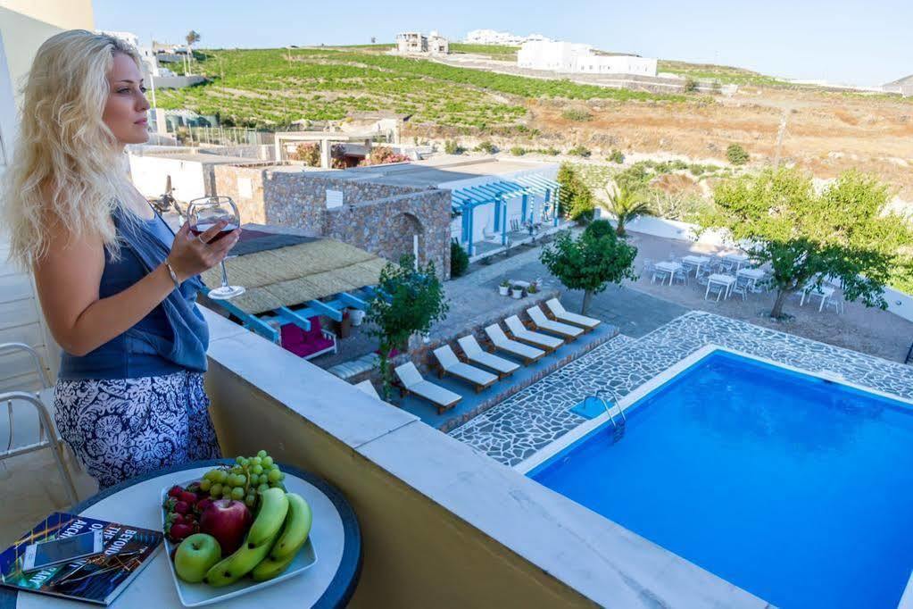 Zorbas Hotel Santorini Pyrgos Kallistis Exterior foto